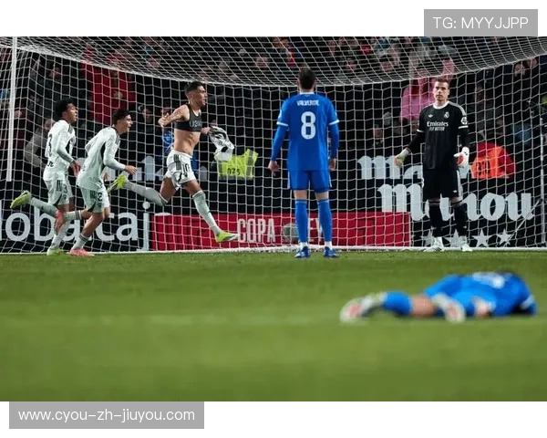 西甲：瓦伦西亚2-1爆冷击败皇马，精彩逆转令人振奋，瓦伦西亚二队